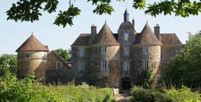 Teamwork in Unexpected Places: 13th Century Castle-Building