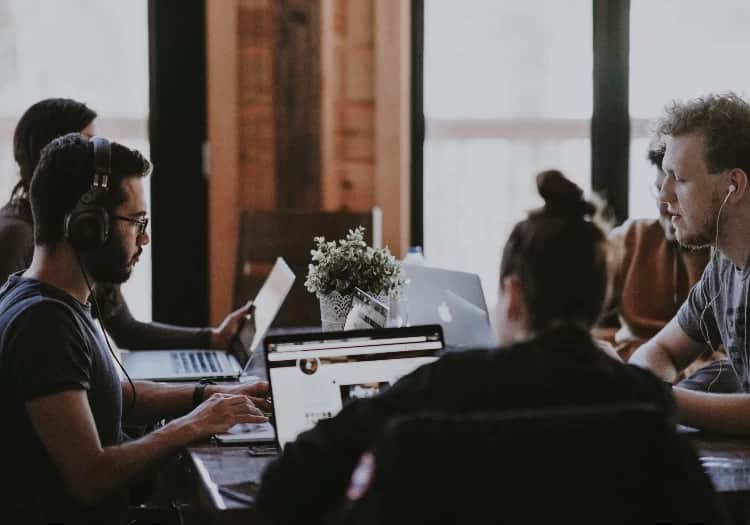 How Team Building Increases Employee Engagement